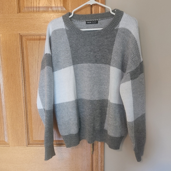 SHEIN Sweaters - SHEIN Sweater